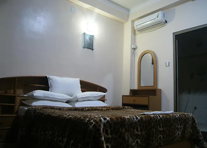 Hotel Rosebud &
